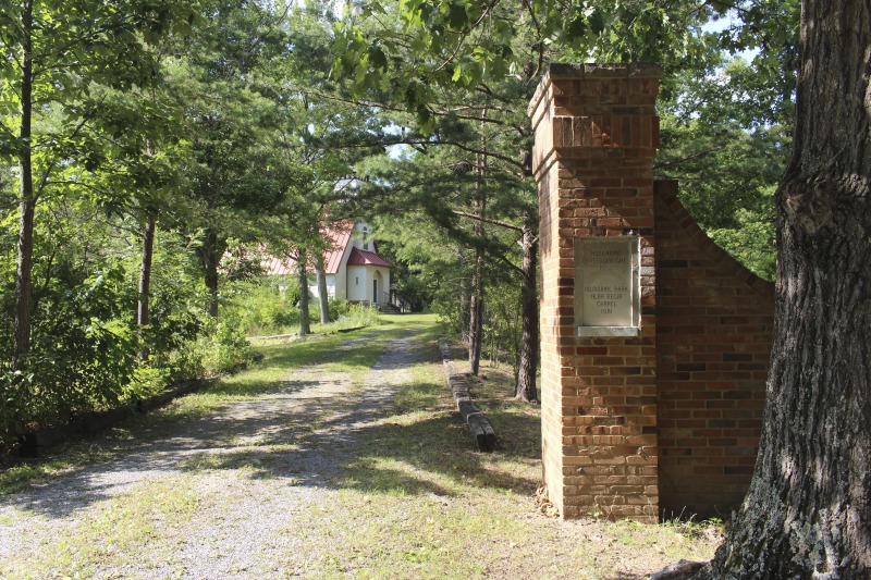 ["The Alba Regia Chapel and Memorial Park in Berkeley Springs is maintained by the Hungarian Freedom Fighters Federation. The chapel is the only non-denominational Hungarian church in the United States. As indicated on the Hungarian Freedom Fighters website, \"It is dedicated to the many Hungarian and American heroes who fought for freedom throughout the histories of both great countries.\" For more visit: https://www.hungarianfreedomfighters.org/"]%