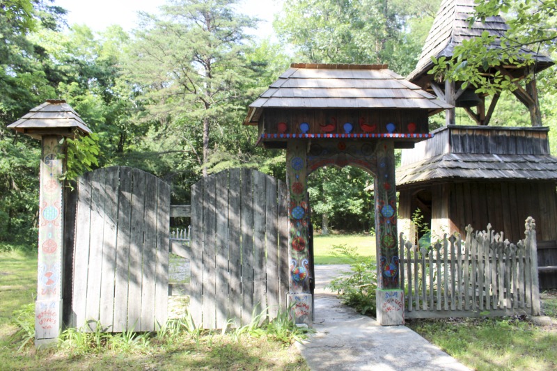 ["The Alba Regia Chapel and Memorial Park in Berkeley Springs is maintained by the Hungarian Freedom Fighters Federation. The chapel is the only non-denominational Hungarian church in the United States. As indicated on the Hungarian Freedom Fighters website, \"It is dedicated to the many Hungarian and American heroes who fought for freedom throughout the histories of both great countries.\" For more visit: https://www.hungarianfreedomfighters.org/"]%