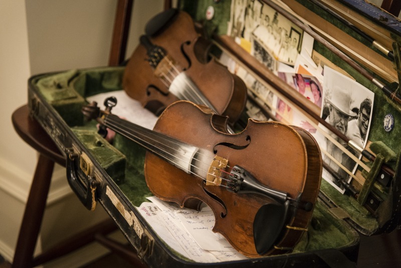 ["On the evening of Wednesday, January 16, 2019, The West Virginia Folklife Program hosted a showcase of their Folklife Apprenticeship Program, featuring master gospel and blues musician Doris Fields (aka Lady D) with apprentice Xavier Oglesby, and master old-time fiddler John D. Morris with apprentice Jen Iskow. The free event was held from 5:30-7:30pm at the historic MacFarland-Hubbard House, headquarters of the West Virginia Humanities Council (1310 Kanawha Blvd. E), in Charleston. The evening included musical performances by the two pairs and a question-answer session, followed by a reception.Doris Fields, who performs as Lady D, is known as West Virginias First Lady of Soul. A West Virginia native, she began singing in church choir as a child and has performed original and traditional blues, gospel, R&B, and soul across the state and country, including for the Obama for Change Inaugural Ball. Xavier Oglesby grew up singing in the black Pentecostal church and has performed in local a capella and theatre groups. He recently recorded voiceovers for the New River Gorge African American Heritage Auto Tour. Both Fields and Oglesby reside in Beckley.John D. Morris, of Ivydale, is an acclaimed West Virginia fiddler and tradition bearer who has been honored by the Augusta Heritage Center, the West Virginia Music Hall of Fame, the West Virginia Fiddler Award, and a National Heritage Fellowship for his role in sustaining the tradition. Jen Iskow, of Thomas, is a West Virginia University alumni, community organizer, artist, and designer at Beartown Design Studio. She has studied with numerous masters of Appalachian old-time fiddle.The West Virginia Folklife Apprenticeship Program offers a stipend to West Virginia master traditional artists or tradition bearers working with qualified apprentices on a year-long in-depth apprenticeship in their cultural expression or traditional art form. These apprenticeships aim to facilitate the transmission of techniques and artistry of the forms, as well as their histories and traditions. 2018 was the first year of the biennial Folklife Apprenticeship Program.Read more about the apprenticeship pairs on the West Virginia Folklife blog:https://wvfolklife.org/2018/12/03/2018-master-artist-apprentice-feature-doris-fields-aka-lady-d-xavier-oglesby-blues-black-gospel/https://wvfolklife.org/2018/11/09/2018-master-artist-apprentice-feature-john-morris-jen-iskow-old-time-fiddling-and-stories-of-clay-county/"]%