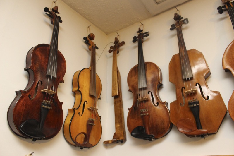 Ray Fought is a self-taught fiddler and fiddle maker living in Parkersburg, West Virginia.