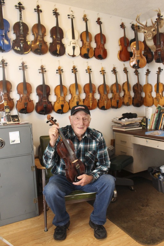 ["Ray Fought is a self-taught fiddler and fiddle maker living in Parkersburg, West Virginia."]%