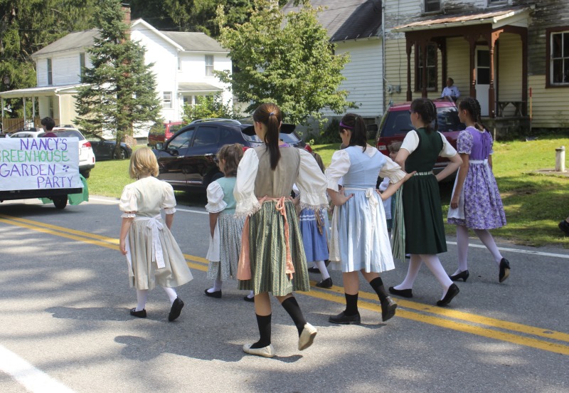 ["The Helvetia Community Fair, located in the Swiss community of Helvetia in Randolph County, is one of the oldest agricultural fairs in West Virginia. Activities include a parade in Swiss costume, alphorn music, Swiss folk dancing and singing, fahnenschwingen (flag twirling), a crafts, food, and canning exhibition, field events, an archery shoot, and more.Learn more in Emily Hilliard's Bitter Southerner piece on Helvetia's seasonal celebrations, including the Community Fair: https://bittersoutherner.com/my-year-in-helvetia-west-virginiaAnd in the Helvetia Foodways Oral History Project conducted by the West Virginia Folklife Program in partnership with the Southern Foodways Alliance: https://www.southernfoodways.org/oral-history/helvetia-west-virginia/"]%