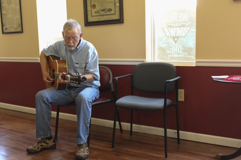 Singer-songwriter Glen Simpson of Hardy, Kentucky plays his original song "Don't Shoot Him Anymore," based on the murders of Sid Hatfield and Edward Chambers during the West Virginia Mine Wars. Shot at United Mine Workers of America Local 1440 in Matewan, West Virginia as part of the George Mason Folklore Field School. Find more of Simpson's music at http://glen-simpson.com/